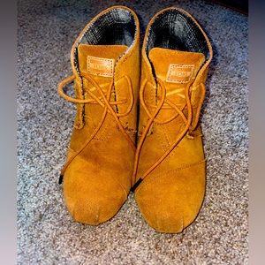 Tom’s booties- size 8